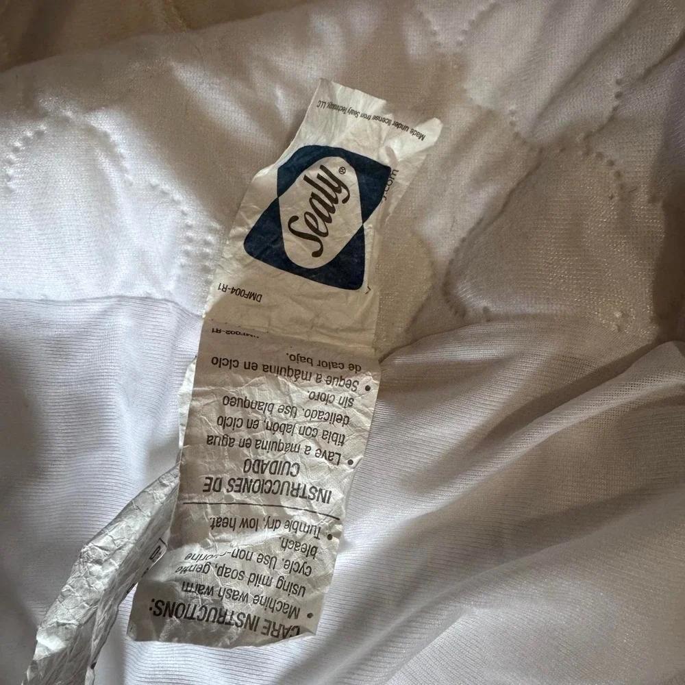 Sealy Crib/toddler bed waterproof mattress protector